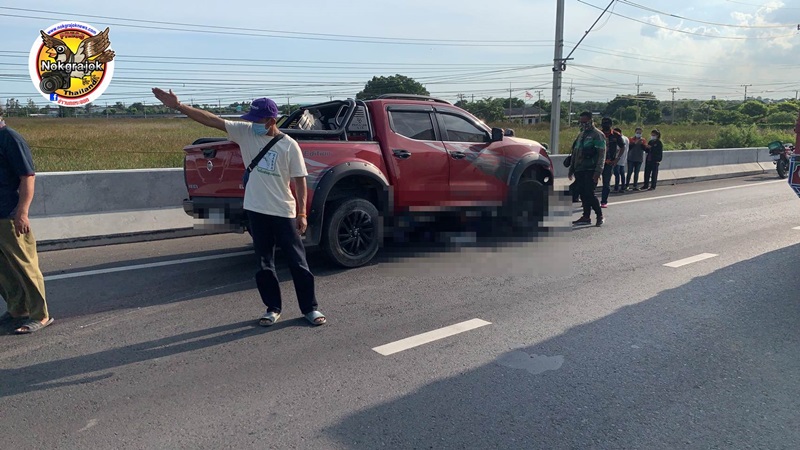 กระบะชนคนทำถนน