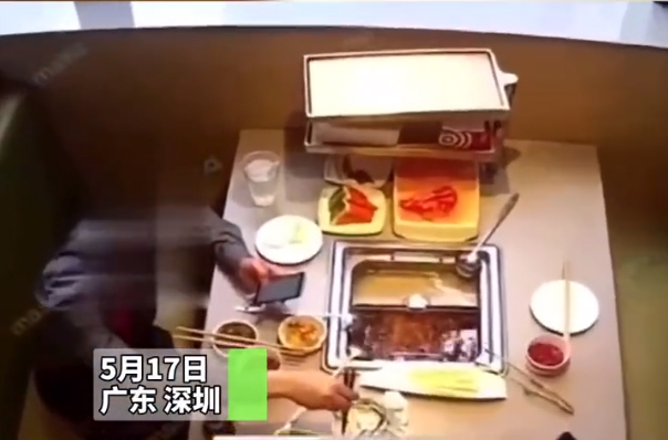 โยนแมลงสาบลงหม่าล่า ขอกินฟรี