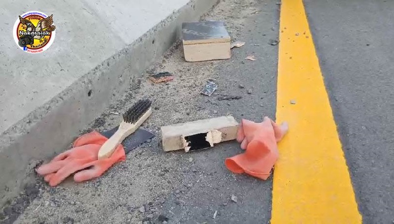 กระบะชนคนทำถนน