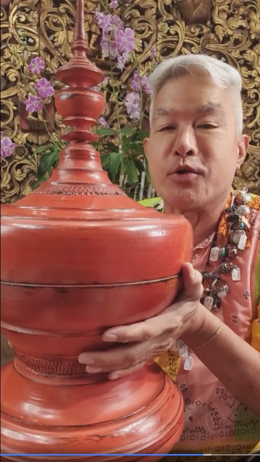 อ.เผ่าทอง ทองเจือ