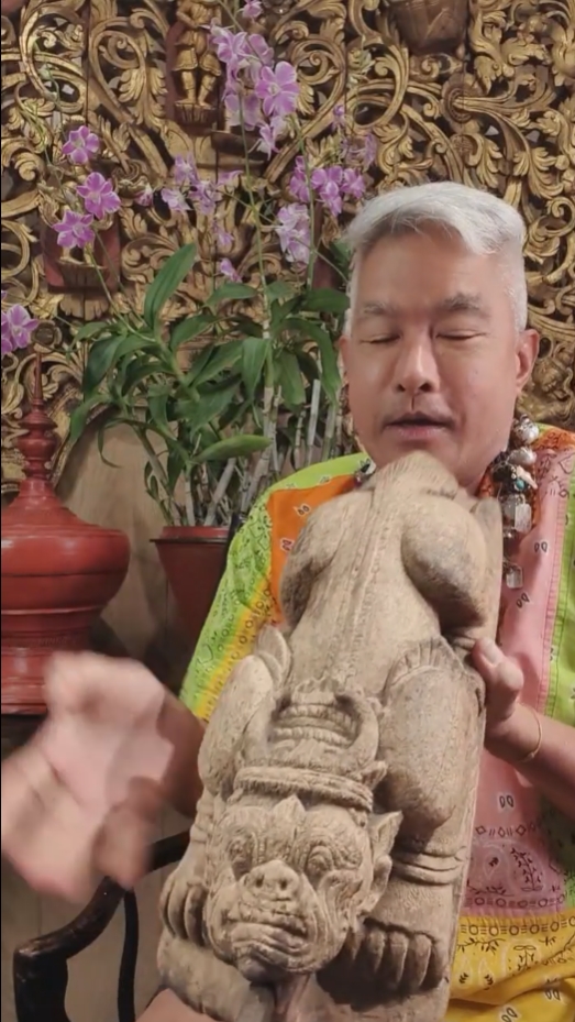 อ.เผ่าทอง ทองเจือ