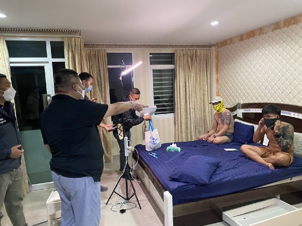 จับกองถ่ายหนังโป๊