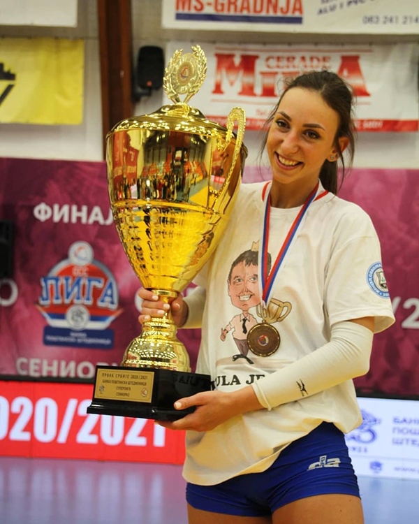 นักวอลเลย์บอลเซอร์เบีย ทำตาตี่