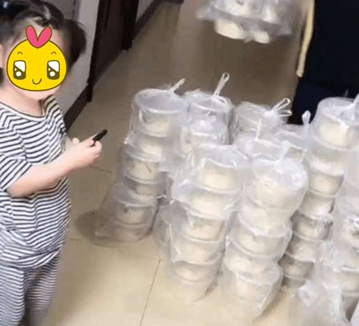 หนูน้อยสั่งบะหมี่ 100 ชาม