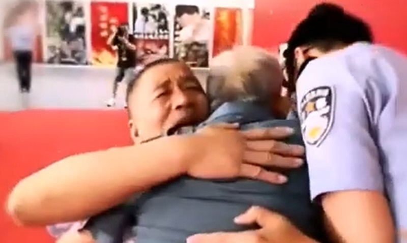 พ่อลูกพลัดพราก