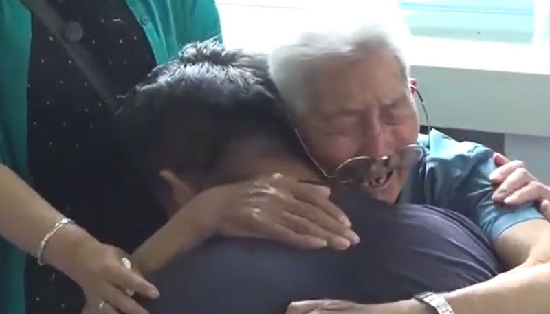 พ่อลูกพลัดพราก