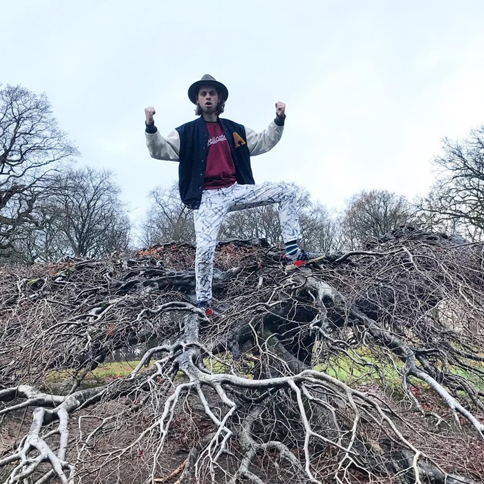 ยูทูบเบอร์ตกเขา