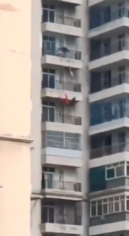 คนตกตึก