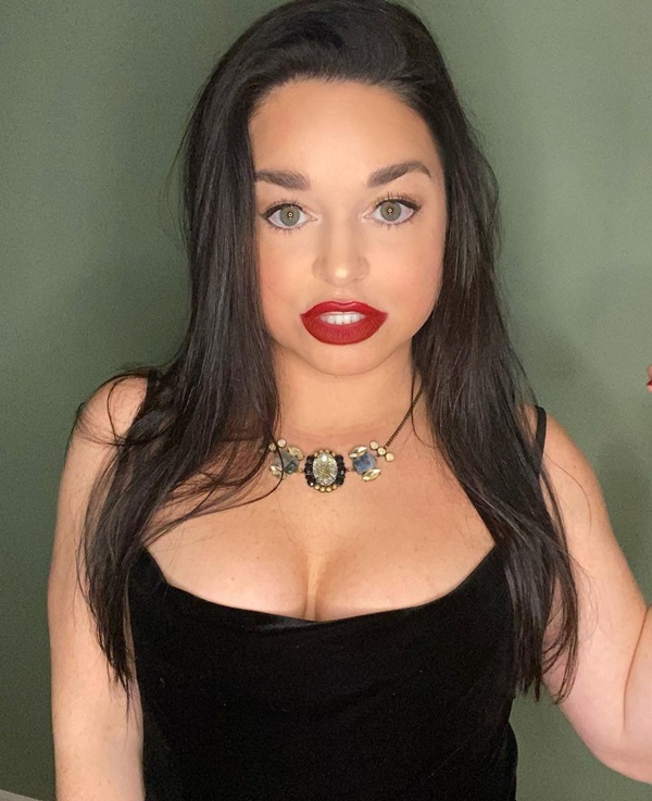 สาวปากกว้างที่สุดในโลก