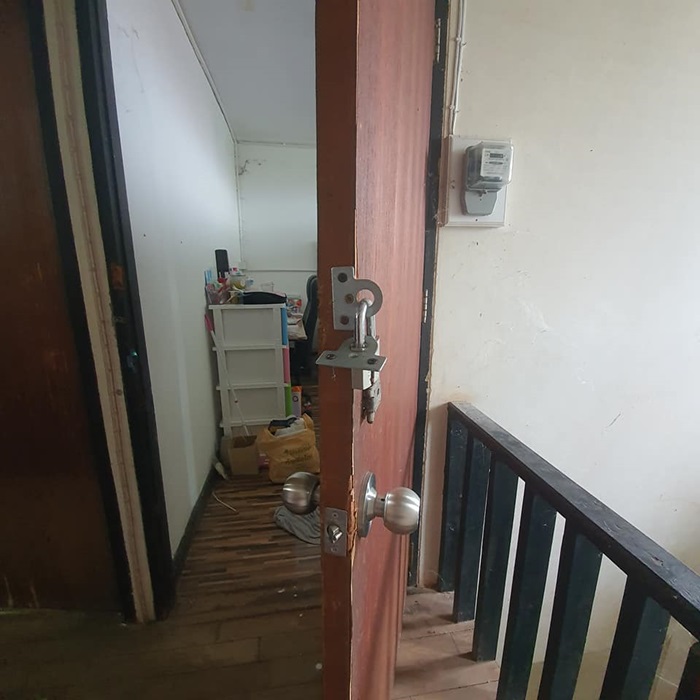 โจรขึ้นบ้านพักครู