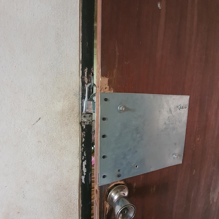 โจรขึ้นบ้านพักครู