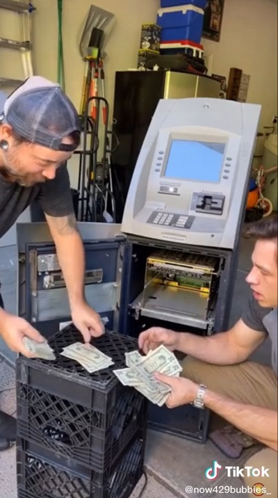 ซื้อตู้ ATM แถมเงิน