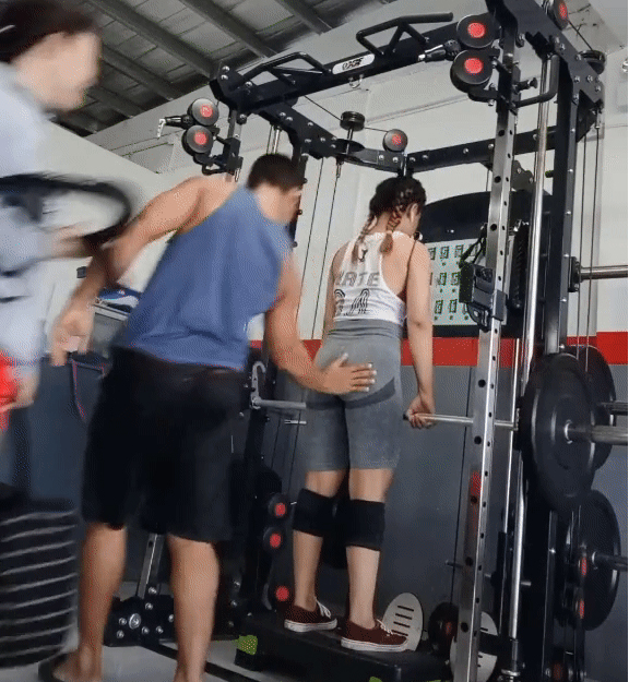 เทรนเนอร์ลวนลามผู้หญิง