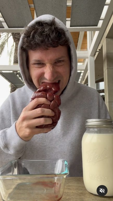 กินเนื้อดิบ