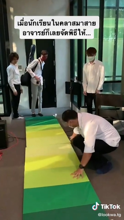 อาจารย์แกล้งนักศึกษาเข้าเรียนสาย