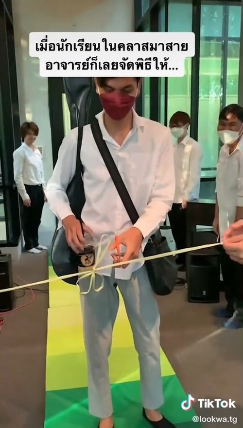 อาจารย์แกล้งนักศึกษาเข้าเรียนสาย