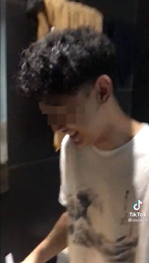 ลวกบะหมี่ในอ่างล้างมือ