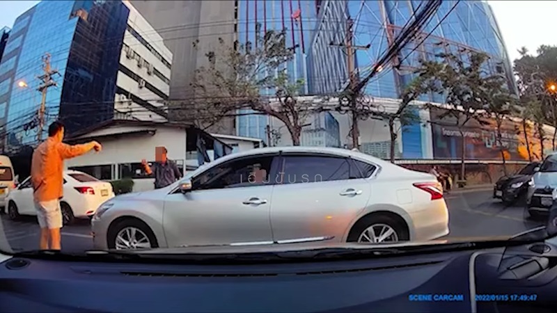 จอดรถทับเส้นเหลือง