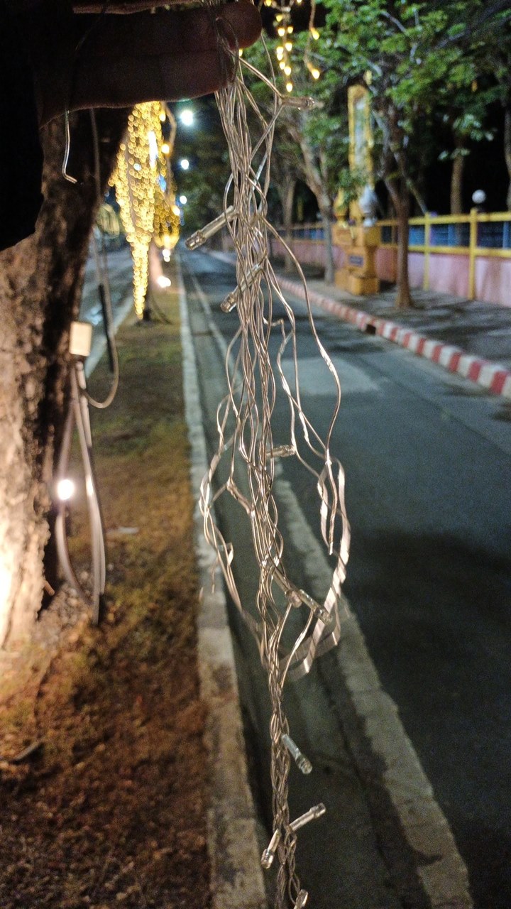 ไฟประดับฟาดตา