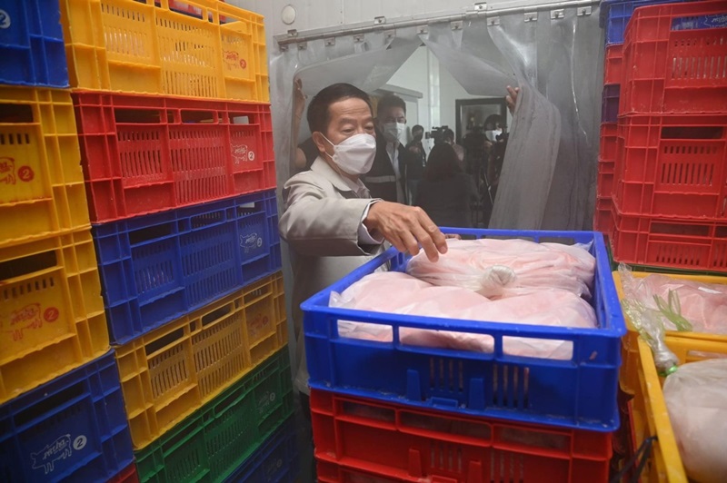 กักตุนหมู