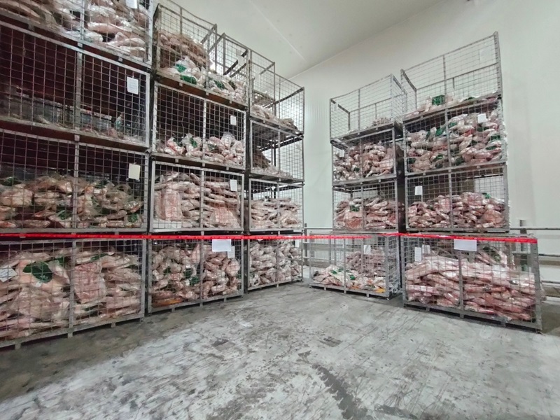 กักตุนหมู