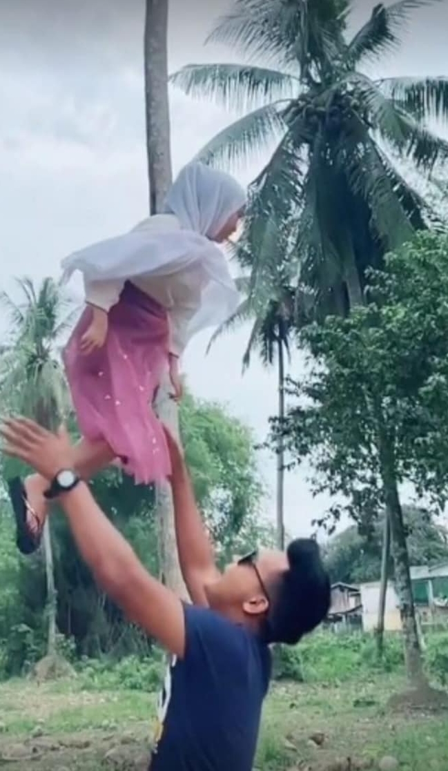 หนุ่มแต่งงานสาวตัวจิ๋ว