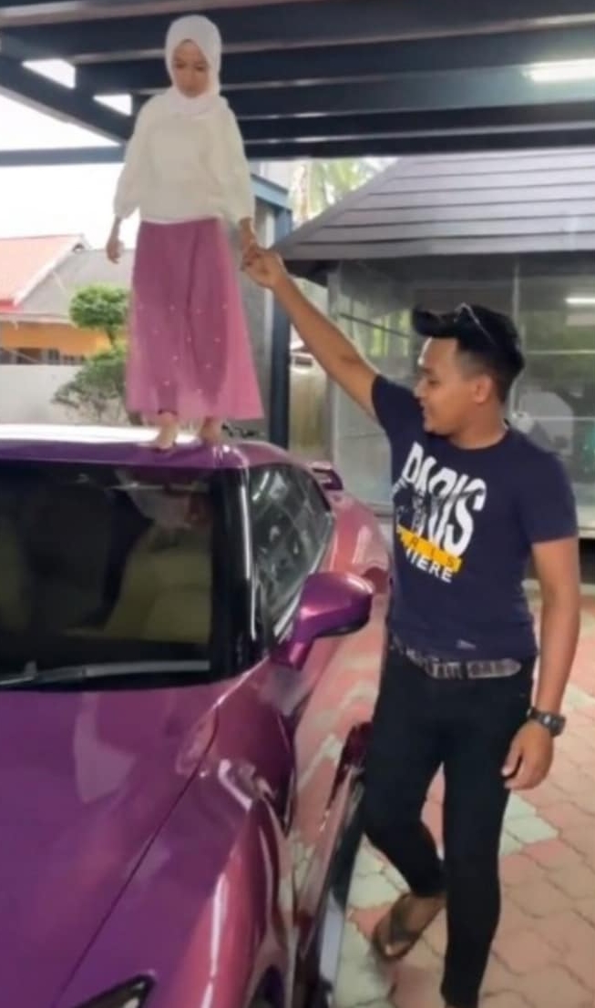 หนุ่มแต่งงานสาวตัวจิ๋ว