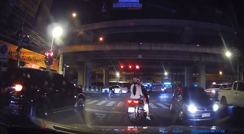 กลับรถบนทางม้าลาย