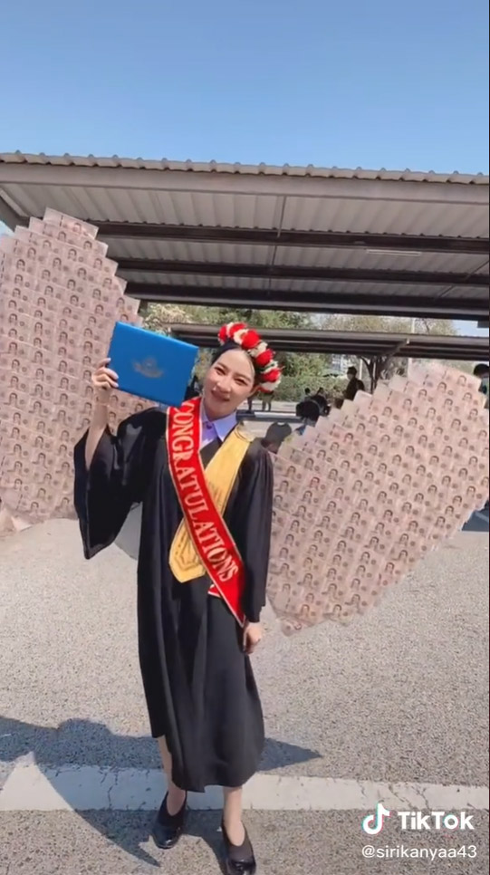 ของขวัญรับปริญญา