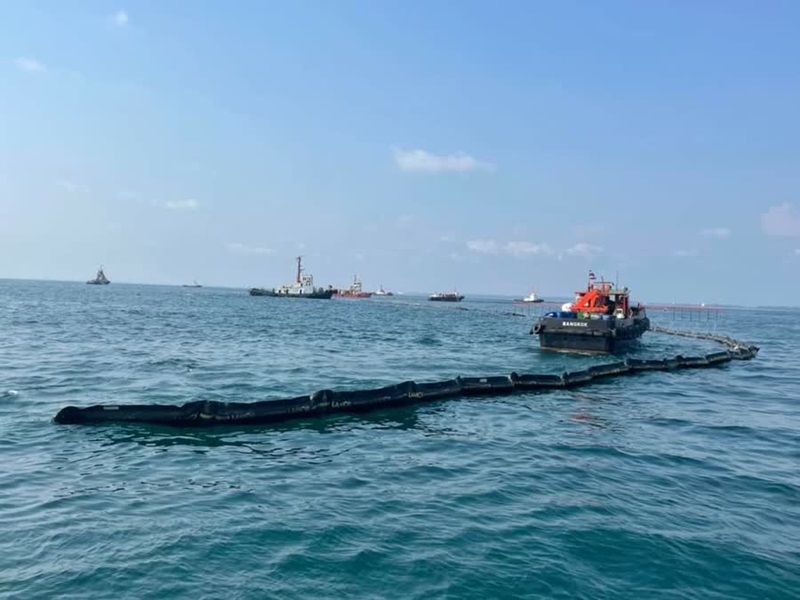 คราบน้ำมัน หาดแม่รำพึง