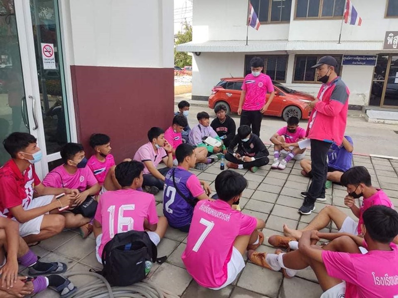 ขโมยรองเท้าสตั๊ด