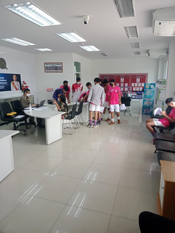 ขโมยรองเท้าสตั๊ด