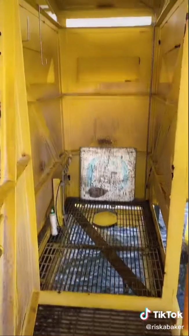 ห้องน้ำ แท่นขุดเจาะ