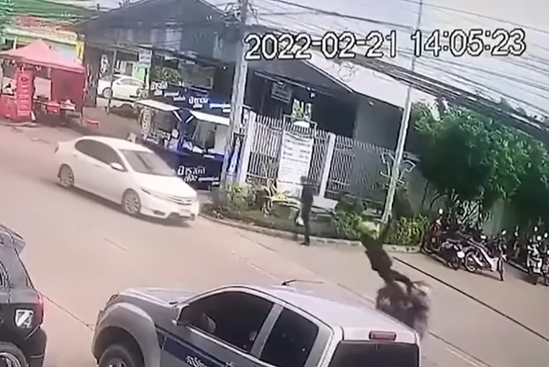 สายเคเบิลเกี่ยวคอ