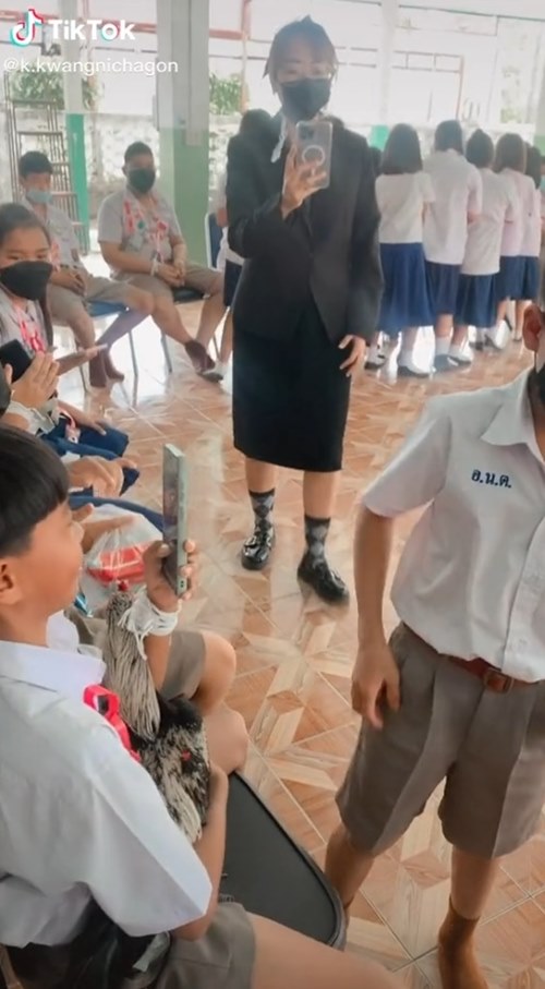 ให้ไก่ชนรุ่นพี่