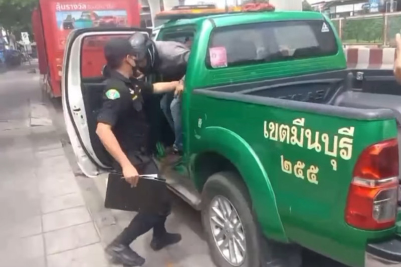 อึราดบนรถเทศกิจ