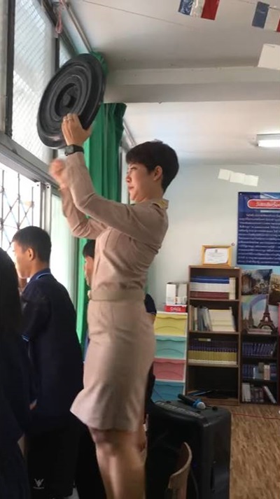 ครูขวัญ ผดุงนารี