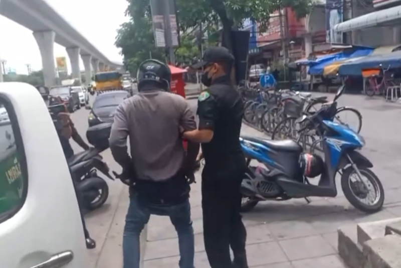 อึราดบนรถเทศกิจ