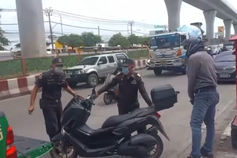 อึราดบนรถเทศกิจ