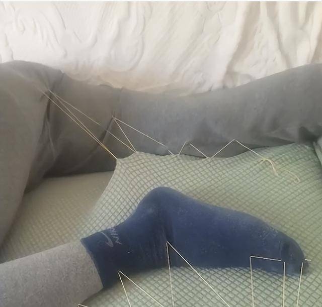 เย็บสามีติดโซฟา