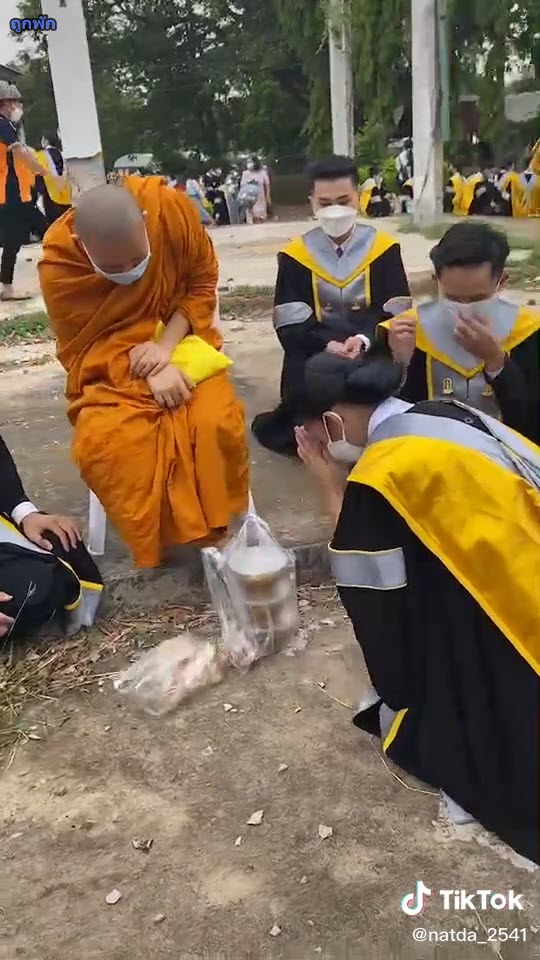 พระเรียนจบ