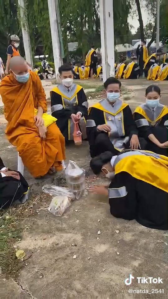 พระเรียนจบ