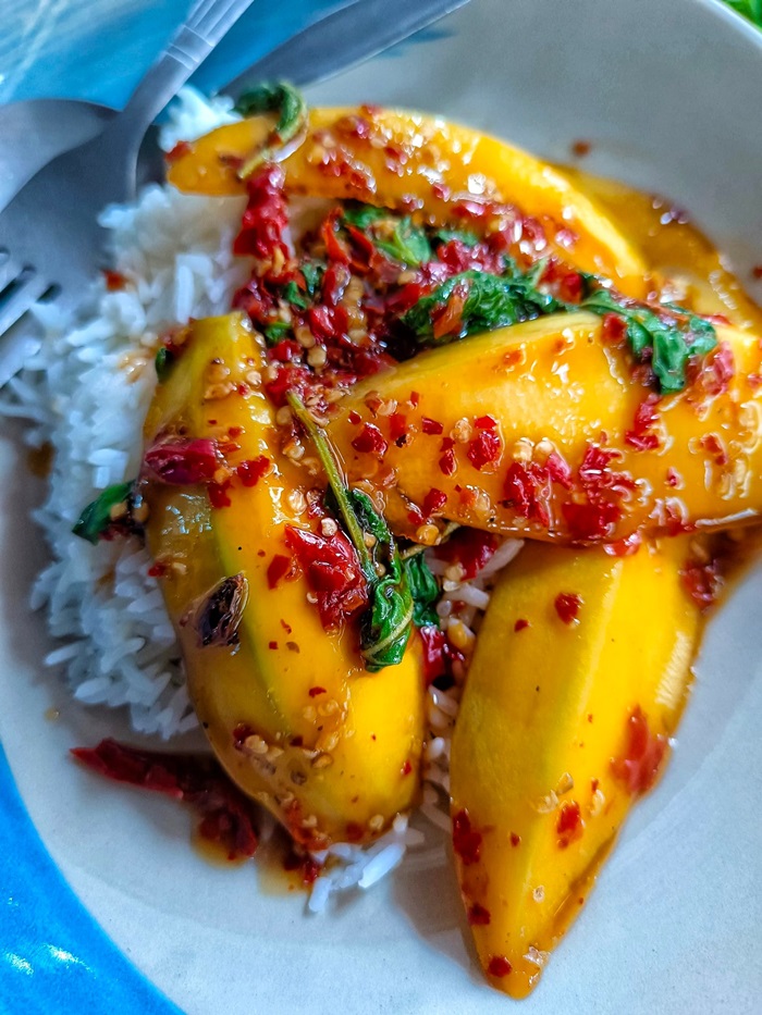 ผัดกะเพรามะม่วง