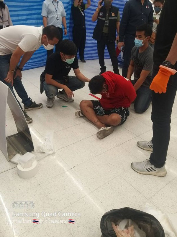 แทงกันตายกลางห้าง