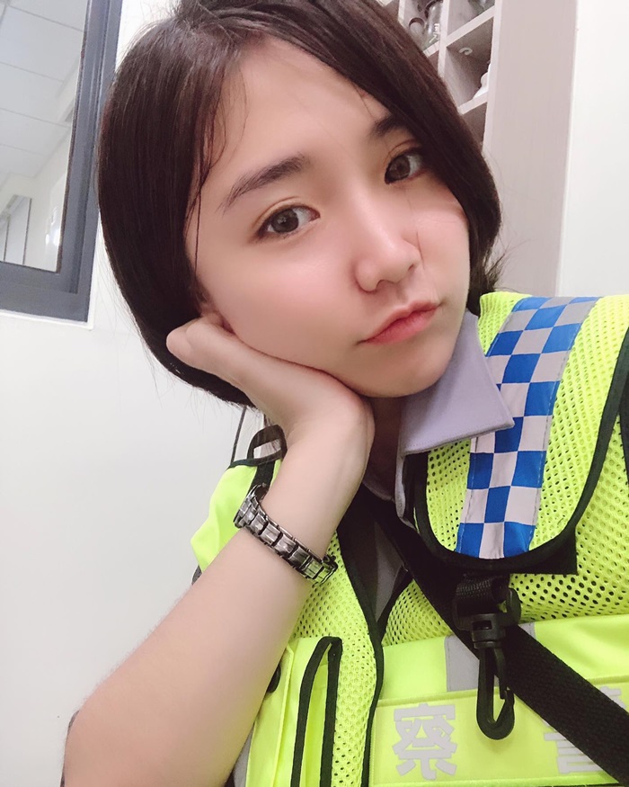 ตำรวจเต้นรูดเสา