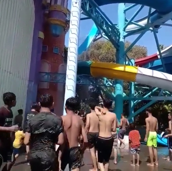 สไลเดอร์ 8 เมตรถล่ม