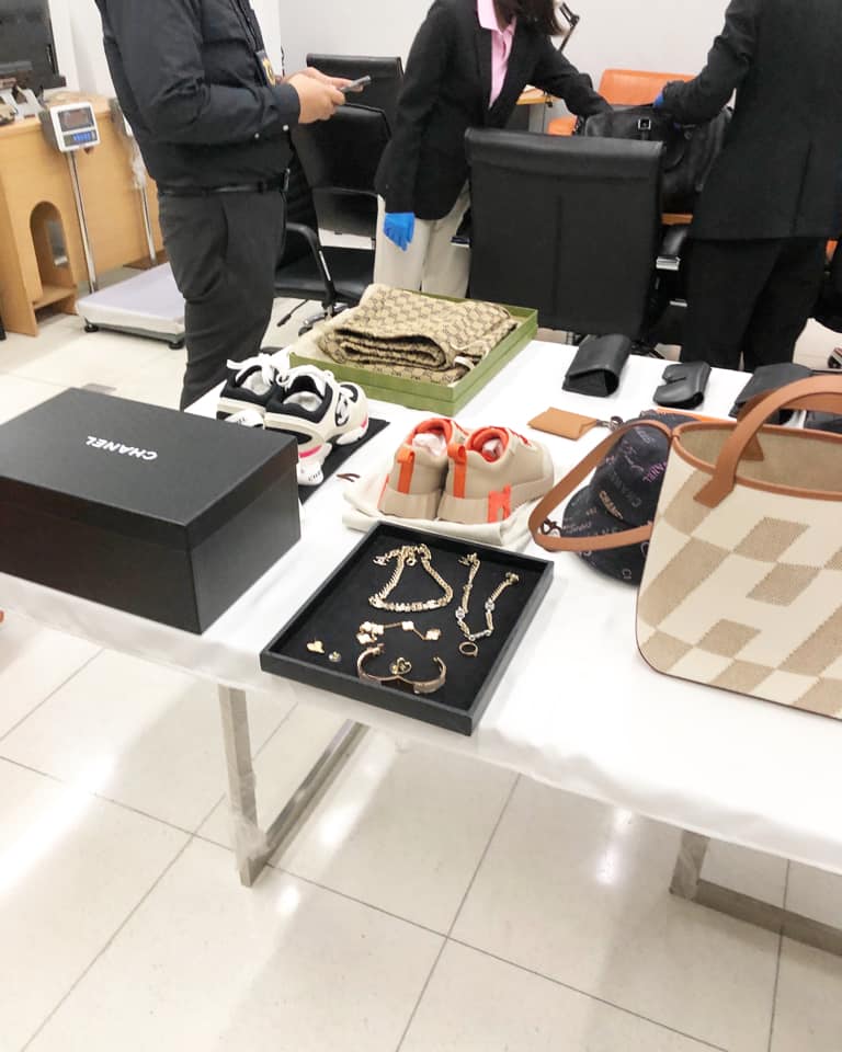 ศุลกากรรีดภาษี