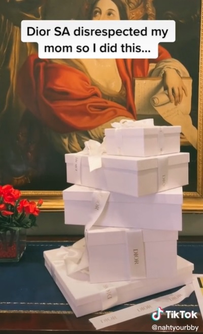 พนักงานดูถูกลูกค้า