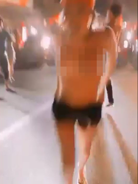 สาวเปลือย