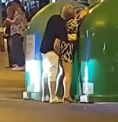 อนาจารกลางที่สาธารณะ